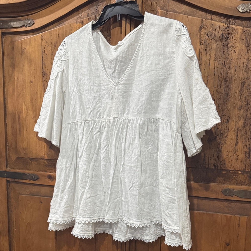 Wonderland by Orange White Lace Trim Women's Top